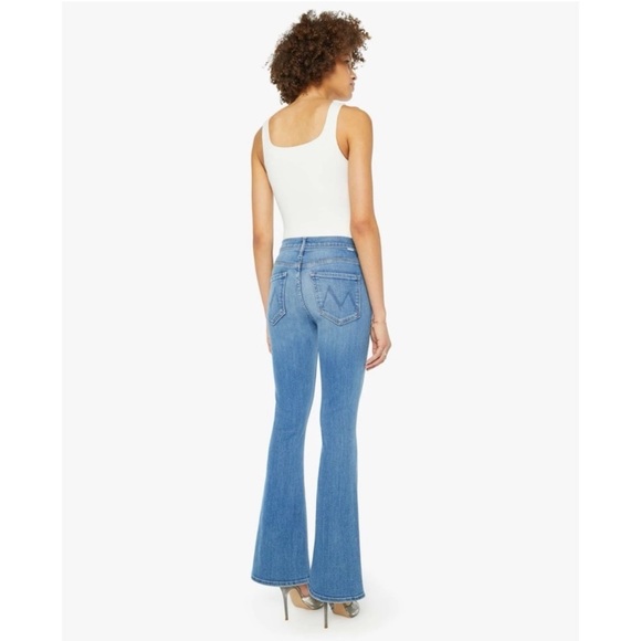 New MOTHER The Weekender Jeans Mid Rise Flare in Layover Wash Blue 25 - Picture 13 of 15